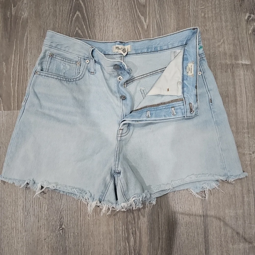 Madewell The Mom Jean Short Byer Wash Fray Hem Size 30 - Picture 2 of 9